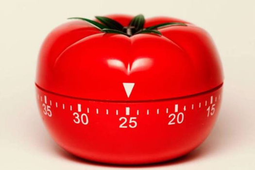 Na imagem: um timer em formato de tomate.
